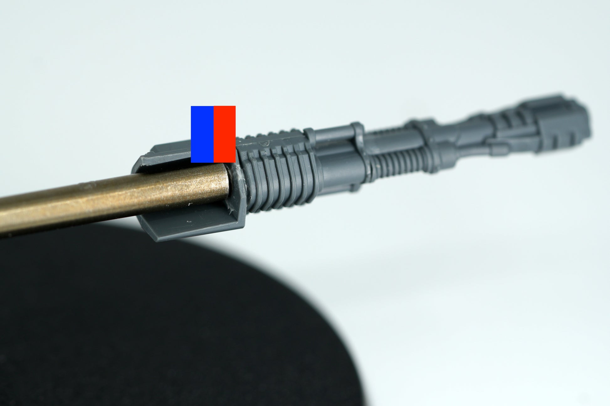 Twin Iliastus Accelerator Fusil with a 4mm bit pressing its 3mm x 2mm magnet flush