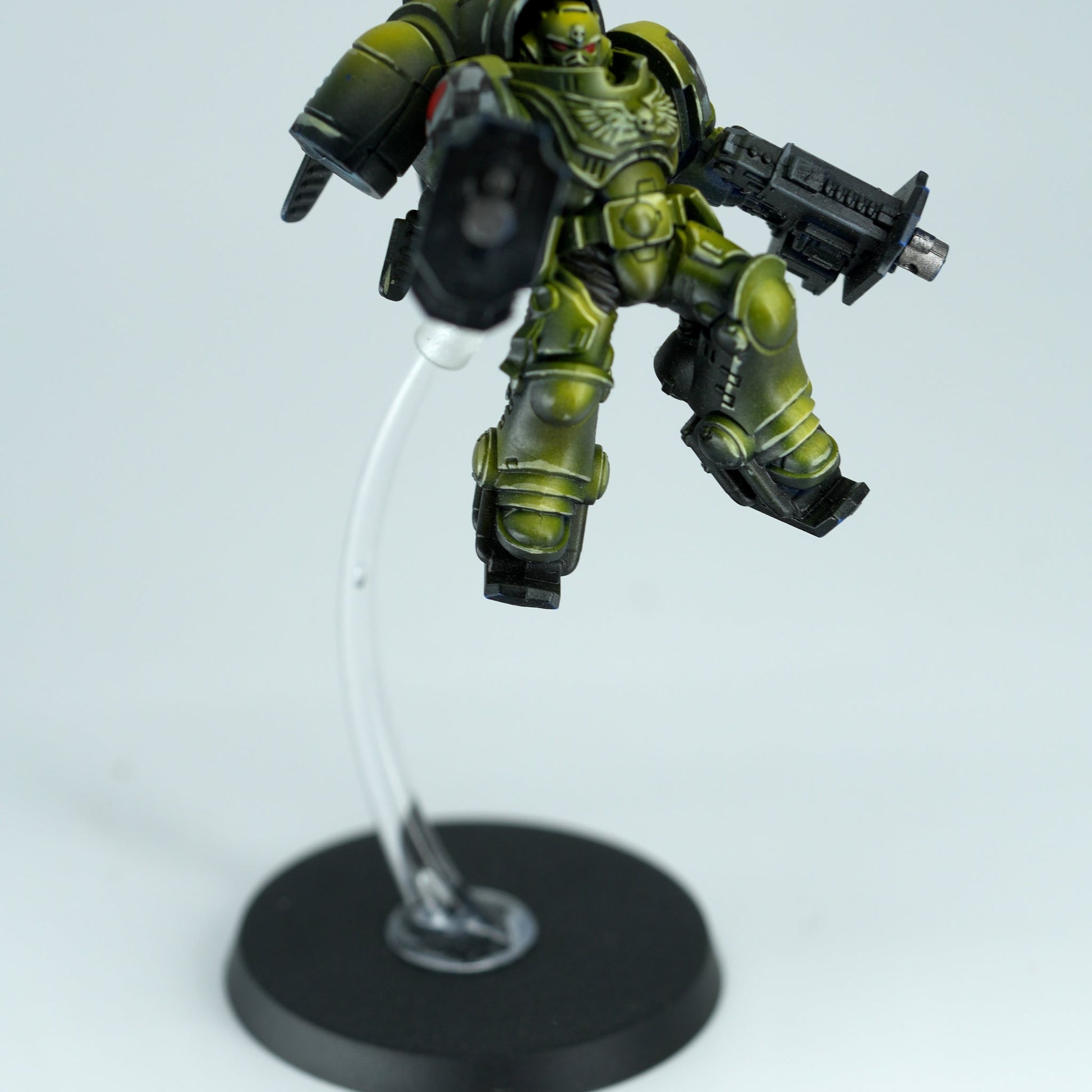 Primaris Inceptor held on a clear swoop peg flight stand by a magnetic hex plug cap