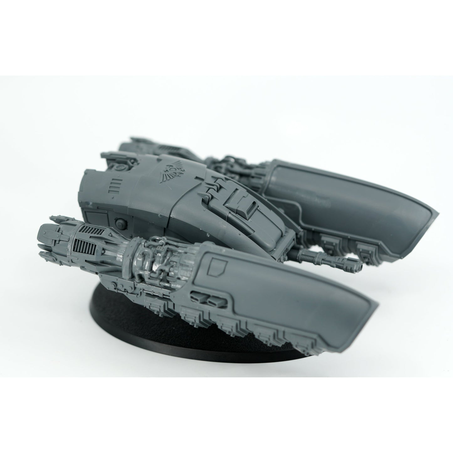Pallas Grav-attack assembled in grey plastic with the custom magnetization kit, on a white background